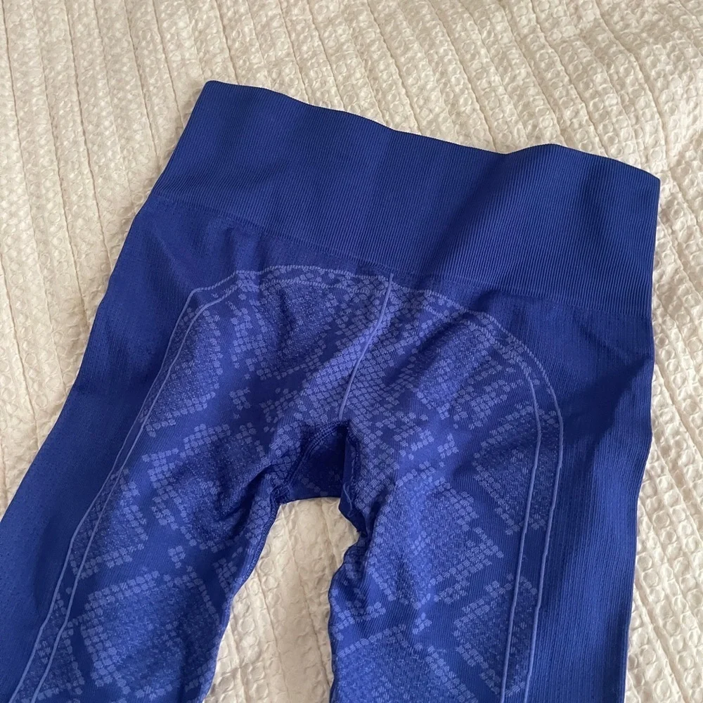 Lululemon Ebb To Street Pants Womens Heather Sapphire Blue Seamless Snakeskin